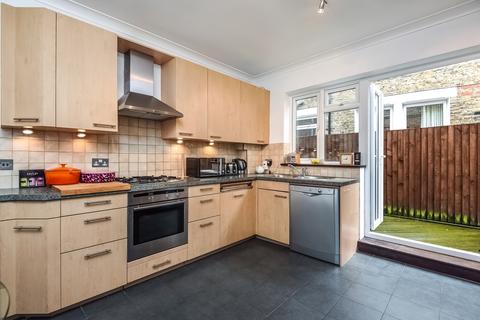 2 bedroom maisonette to rent, Yukon Road Balham SW12