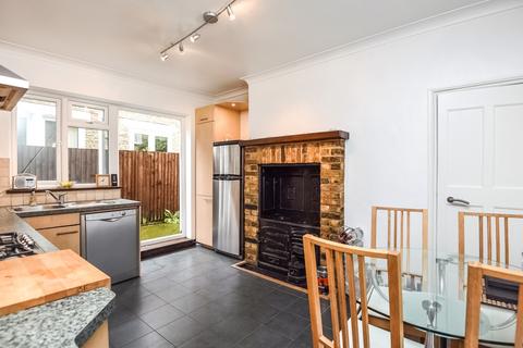 2 bedroom maisonette to rent, Yukon Road Balham SW12
