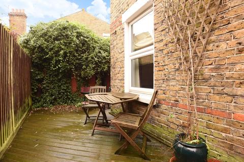 2 bedroom maisonette to rent, Yukon Road Balham SW12