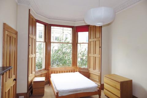 3 bedroom flat to rent, Comiston Road EH10