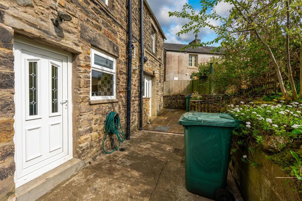 3 Baynes Cottage, Low Bentham, LA2 7 EG-4.JPG