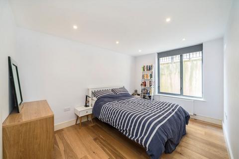 2 bedroom flat for sale, Alton Road, London SW15