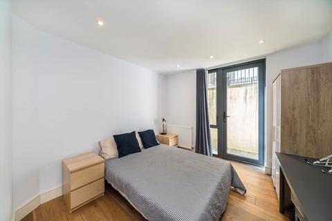 2 bedroom flat for sale, Alton Road, London SW15