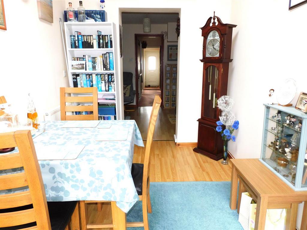 14 Mead Way-Dining.JPG
