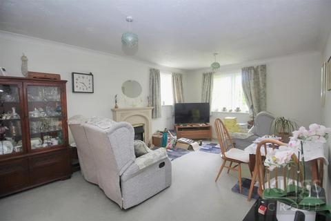 2 bedroom retirement property for sale, Silver Birch Court, Friends Avenue, Cheshunt, Waltham Cross