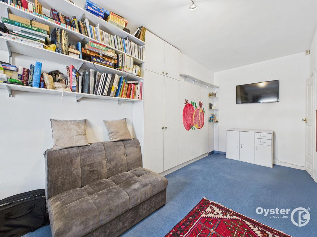 Bedroom 5/ Office