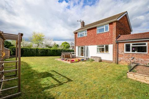 29 Greenfields, Liss, GU33 7EH