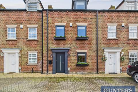 3 bedroom townhouse for sale, Flemingate Court, Beverley, HU17 0SZ