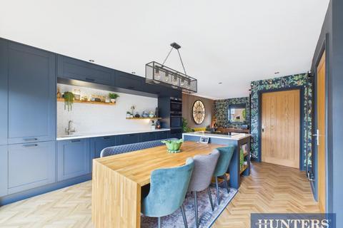 3 bedroom townhouse for sale, Flemingate Court, Beverley, HU17 0SZ