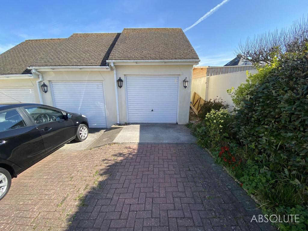 Garage/parking space