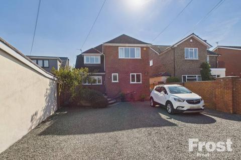 4 bedroom detached house for sale, Hythe End Road, Wraysbury, Berkshire, TW19