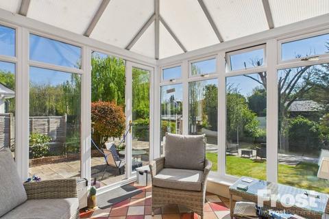 4 bedroom detached house for sale, Hythe End Road, Wraysbury, Berkshire, TW19