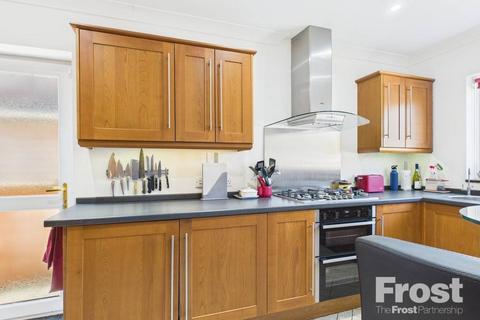 4 bedroom detached house for sale, Hythe End Road, Wraysbury, Berkshire, TW19