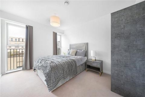 3 bedroom apartment to rent, Heartwell Avenue, London, E16