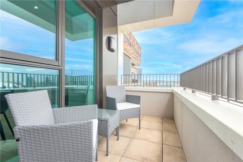 3 bedroom apartment to rent, Heartwell Avenue, London, E16