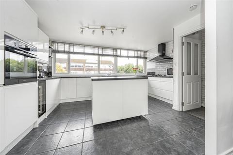 11 Black Horse Close, Windsor, SL4 5QP