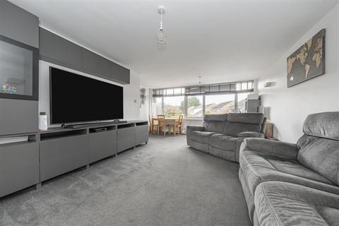11 Black Horse Close, Windsor, SL4 5QP
