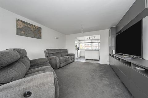 11 Black Horse Close, Windsor, SL4 5QP