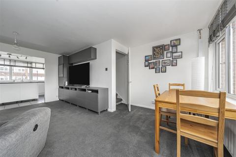 11 Black Horse Close, Windsor, SL4 5QP