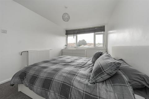 11 Black Horse Close, Windsor, SL4 5QP