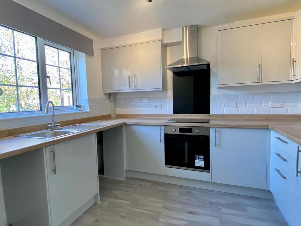 3. 5 Keats Rd - Kitchen.jpg