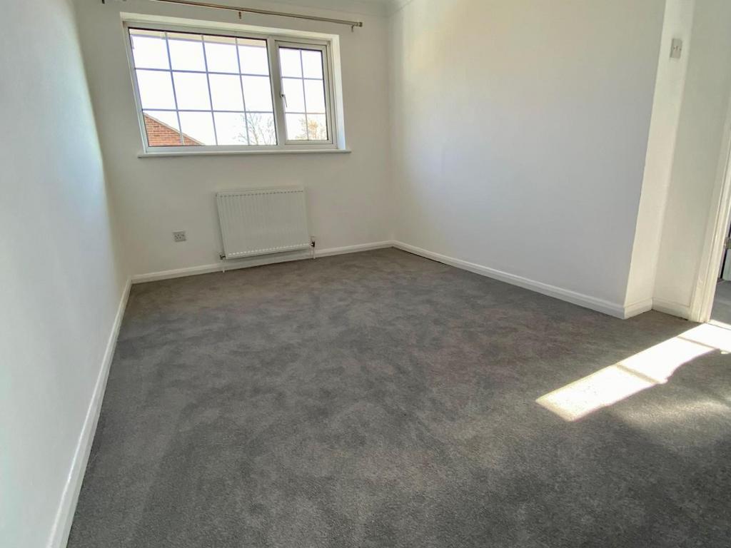 5. 5 Keats Rd - Bed 1.jpg