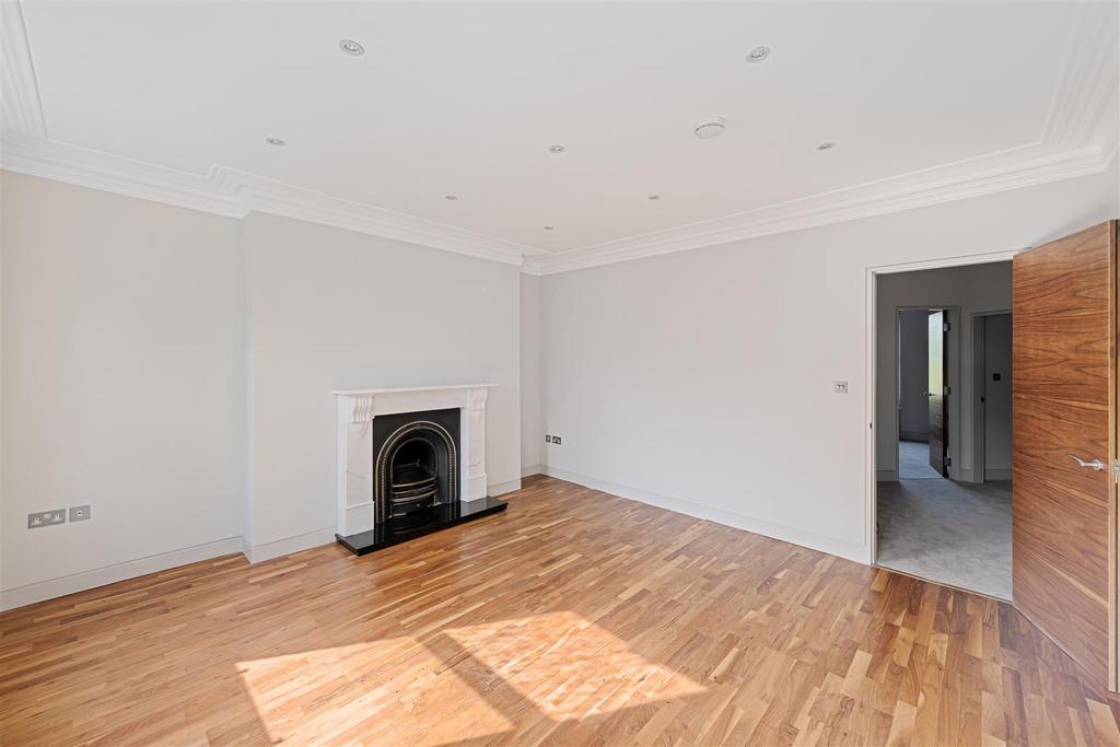 Flat 3, 35 Netherhall Gardens Hi-3.jpg