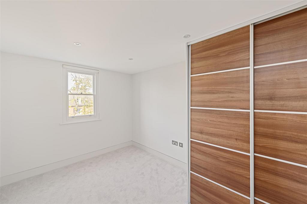 Flat 3, 35 Netherhall Gardens Hi-12.jpg