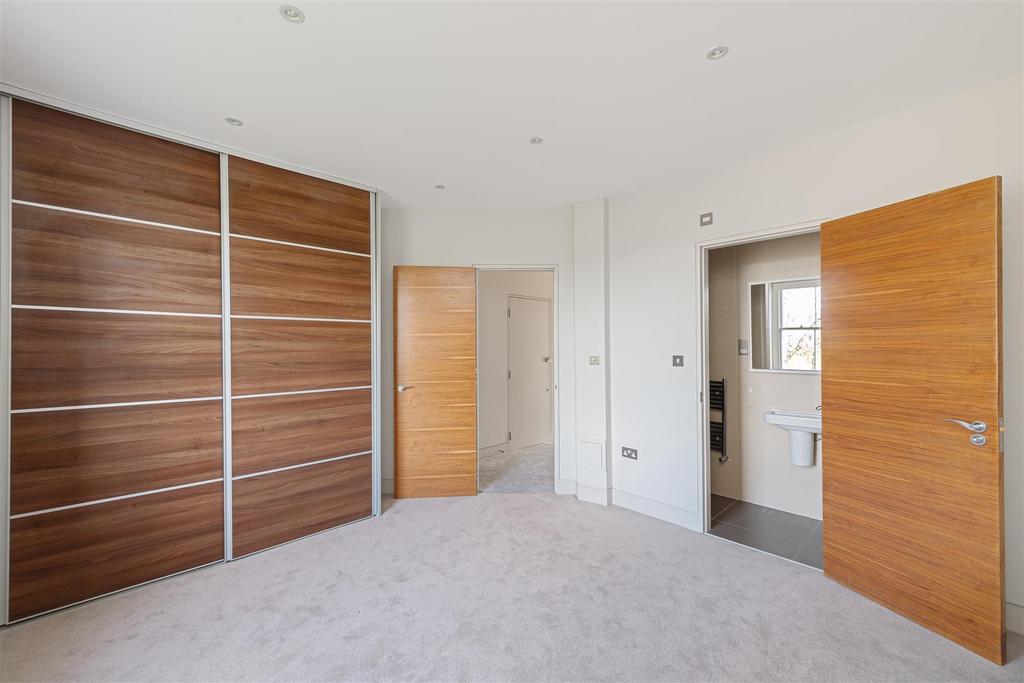 Flat 3, 35 Netherhall Gardens Hi-10.jpg