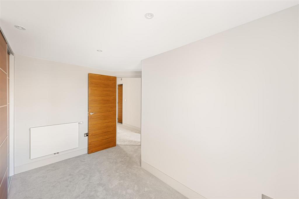 Flat 3, 35 Netherhall Gardens Hi-13.jpg