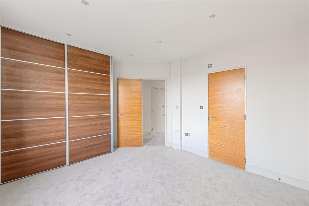 Flat 3, 35 Netherhall Gardens Hi-9.jpg