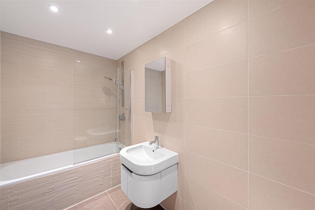 Flat 3, 35 Netherhall Gardens Hi-14.jpg