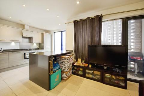 3 bedroom flat for sale, Alpine Road, London