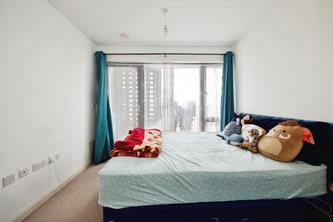 3 bedroom flat for sale, Alpine Road, London