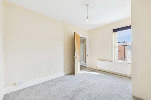3 bedroom flat to rent, Hyde Lane, London Road, Gloucester, Gloucestershire, GL1