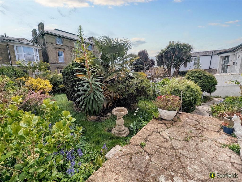 Front Facing Garden
