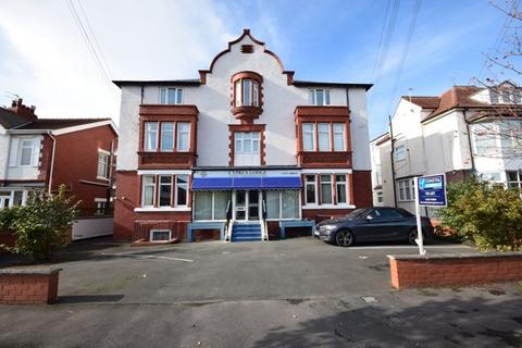 2 bedroom flat to rent, Cyprus Avenue, Lytham St. Annes, Lancashire, FY8