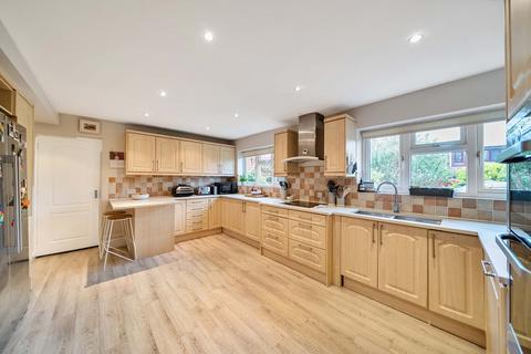 4 bedroom detached house for sale, Birch Way, Warlingham CR6