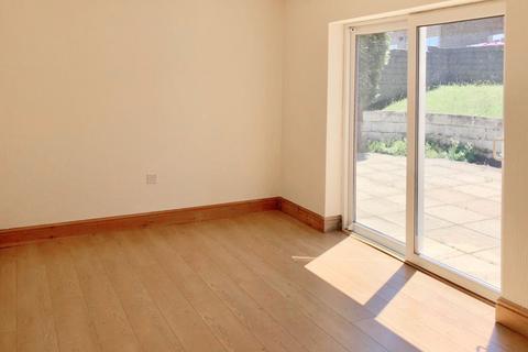 3 bedroom semi-detached house to rent, Mount Crescent, Morriston, SA6