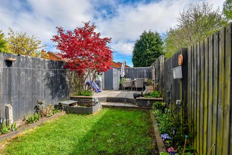 9 Bankside, Wombourne, Wolverhampton, WV5 8BE