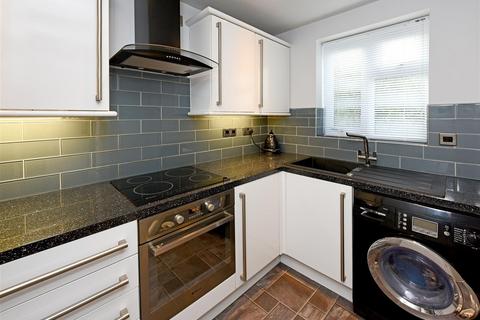 9 Bankside, Wombourne, Wolverhampton, WV5 8BE