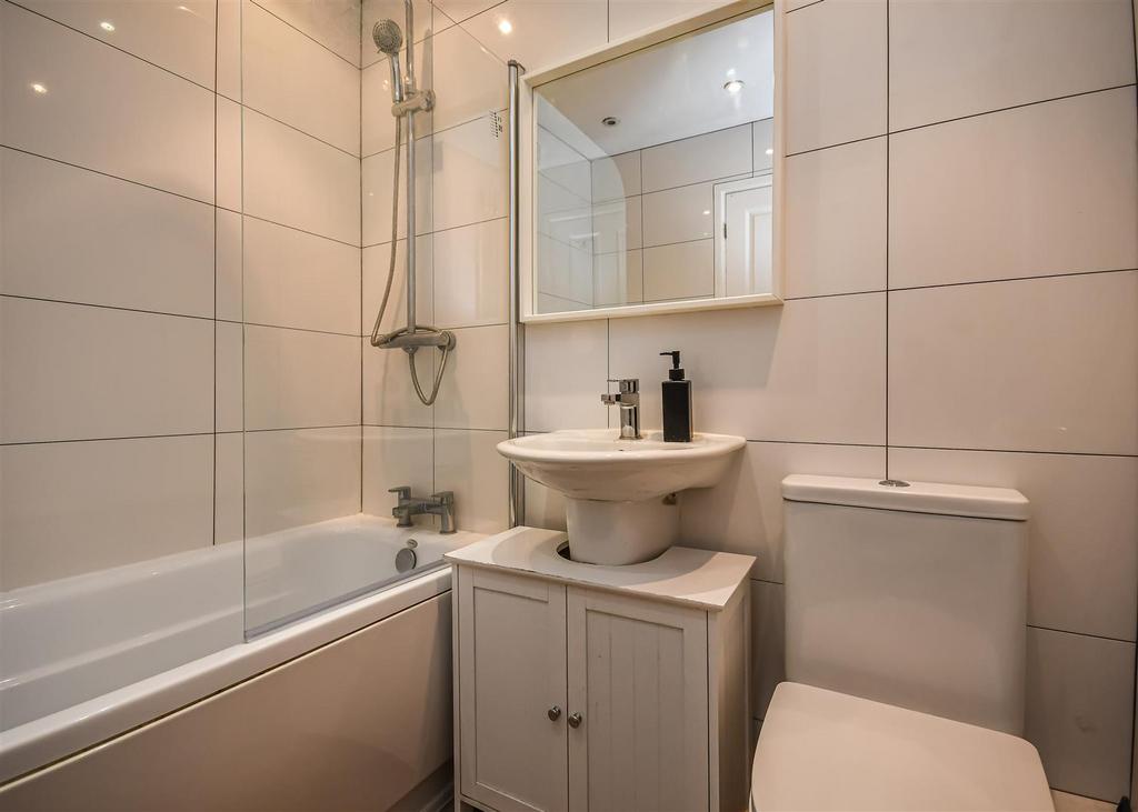 9 Bankside-Bathroom NEW.jpg