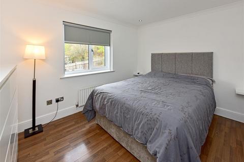 9 Bankside, Wombourne, Wolverhampton, WV5 8BE