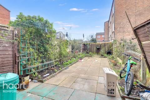 80 Drummond Road, Romford, RM7 7EW