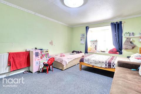 80 Drummond Road, Romford, RM7 7EW