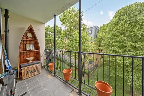 2 bedroom flat for sale, Heather Close, Clapham, London, SW8