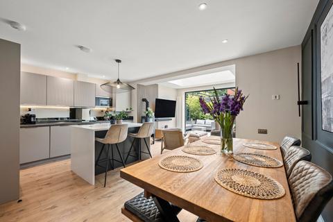 44 Barnes Way, Cheadle, SK8 2GH