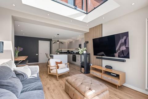 44 Barnes Way, Cheadle, SK8 2GH