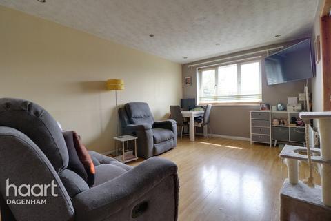 54 Plumtree Close, Dagenham, RM10 8UA