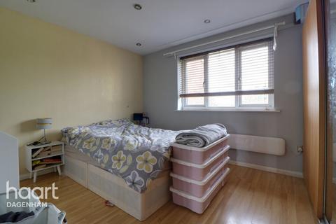 54 Plumtree Close, Dagenham, RM10 8UA